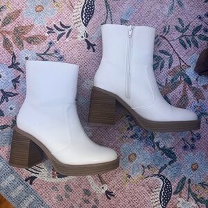 Universal Thread Heeled Boots